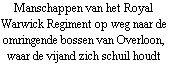 Manschappen van het Royal Warwick Regiment op weg naar de omringende bossen van Overloon, waar de vijand zich schuil houdt

